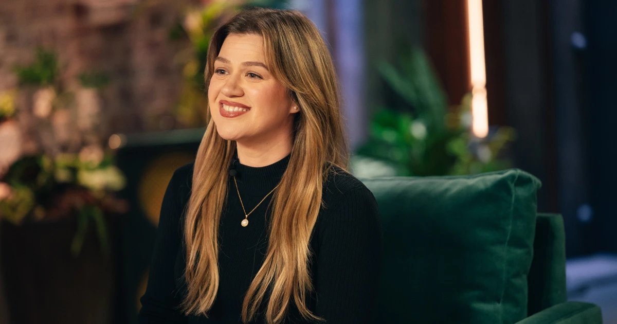 Kelly Clarkson’s ‘Art Of Play’ Bird Controversy, Explained