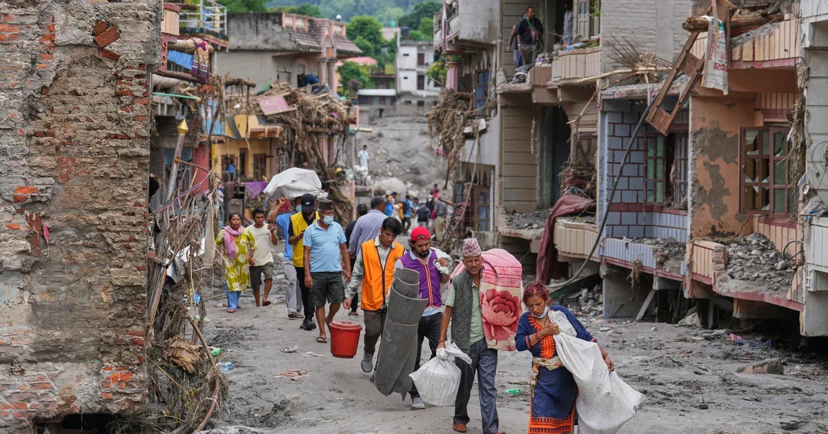 Nepal flood death toll exceeds 700, with more than 3,000 missing, as poor weather hampers rescues