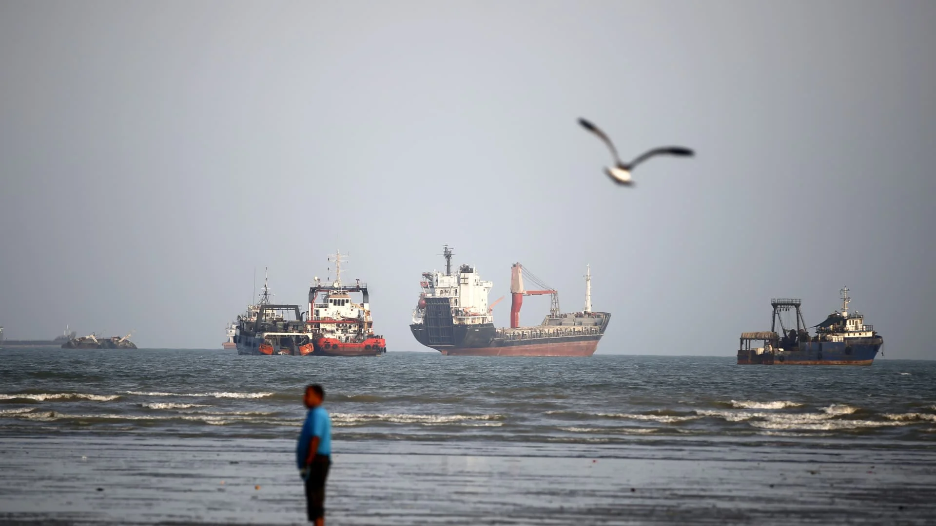 Vessel struck in Strait of Hormuz, UKMTO says, as talks appear elusive