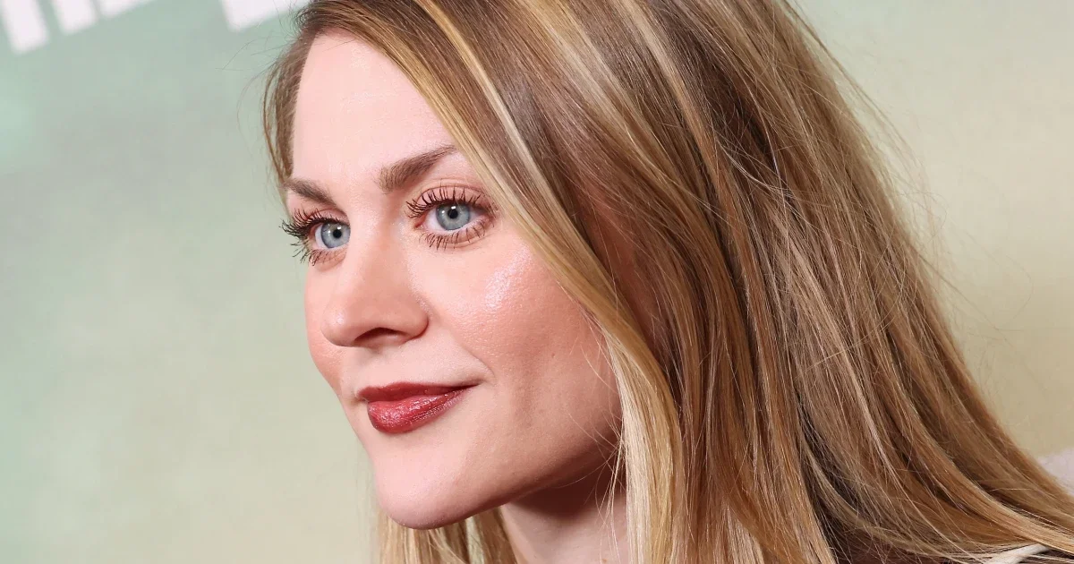 Frances Bean Cobain Makes Rare Red Carpet Appearance at ‘The Deputy’ Screening